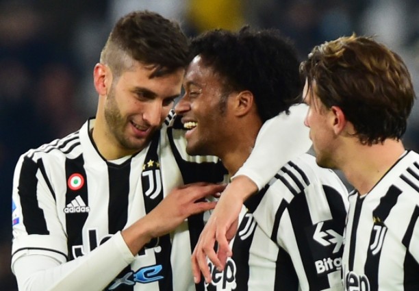 Juventus đánh bại Fiorentina nhờ pha ghi bàn “khó tin” của Juan Cuadrado