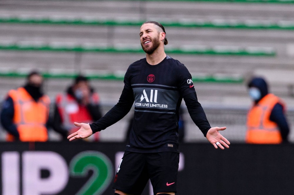 MU ký 4 năm Manuel Akanji , PSG sắp tiễn Sergio Ramos