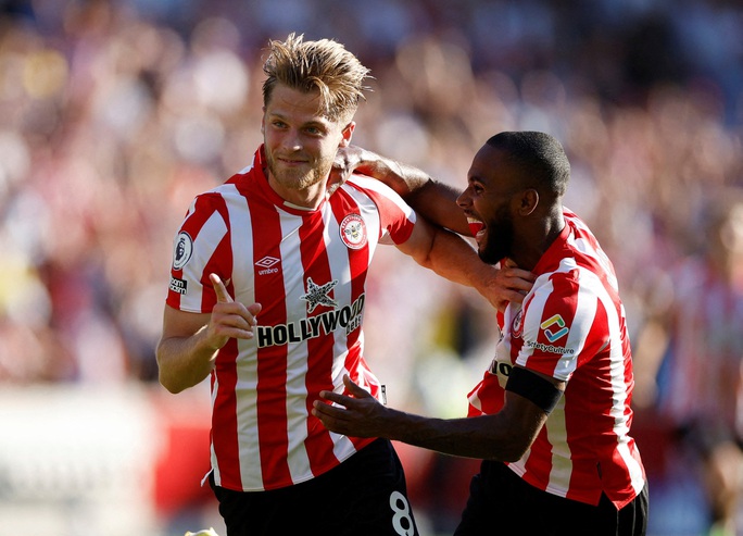 Man United thảm bại 0-4, Brentford tạo địa chấn Ngoại hạng Anh