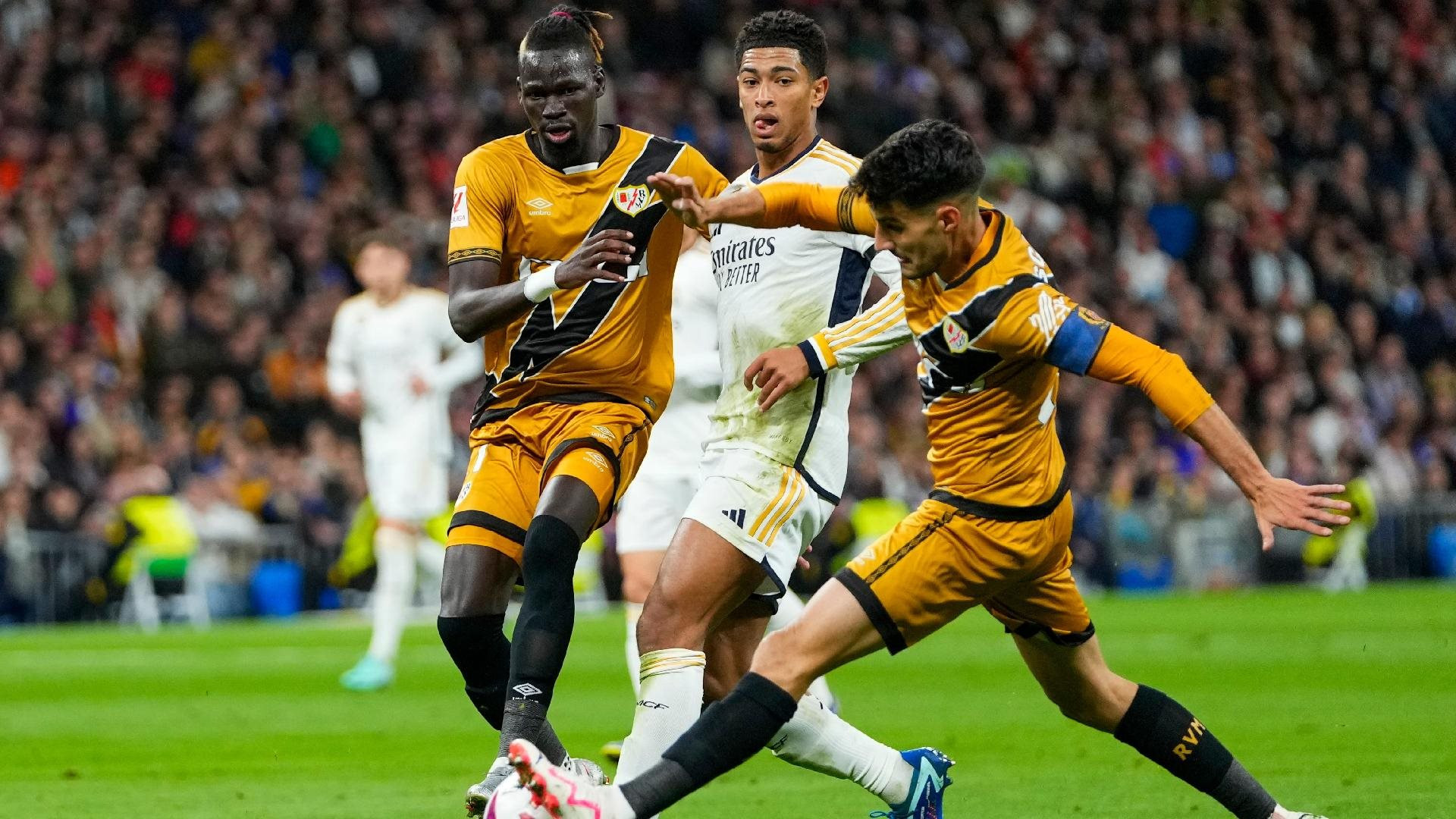 Bị đàn em cầm hòa, Real Madrid mất ngôi đầu bảng La Liga