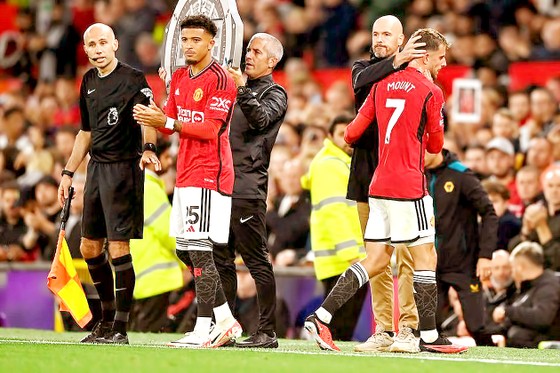 Giải Ngoại hạng Anh: Chưa đá, đã áp lực