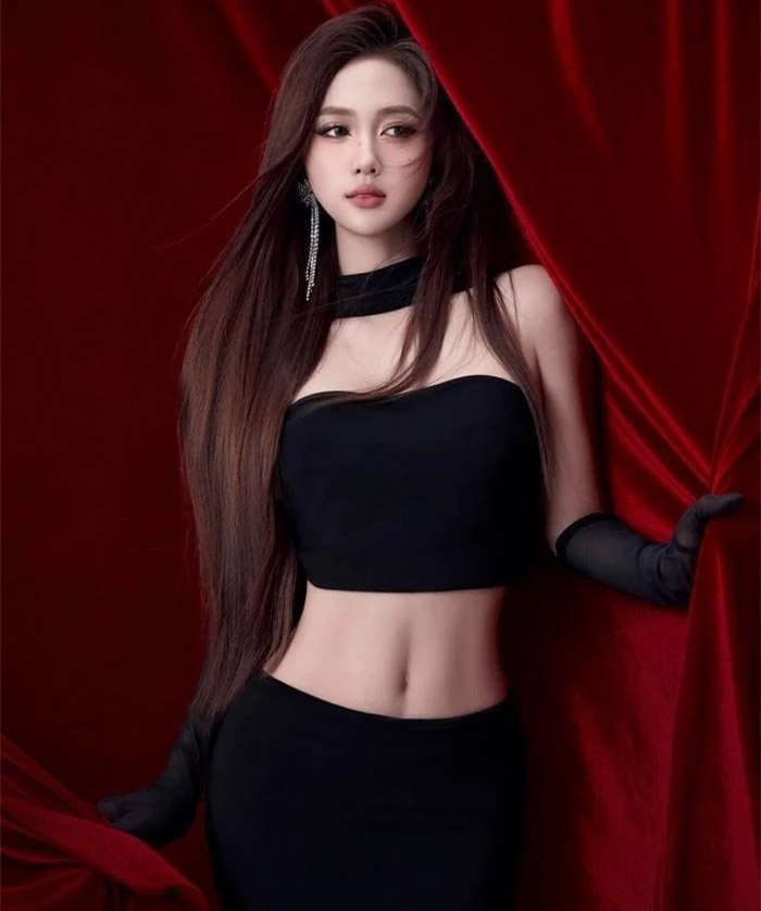 Nhan sắc xinh đẹp của bạn gái tiền vệ Minh Vương