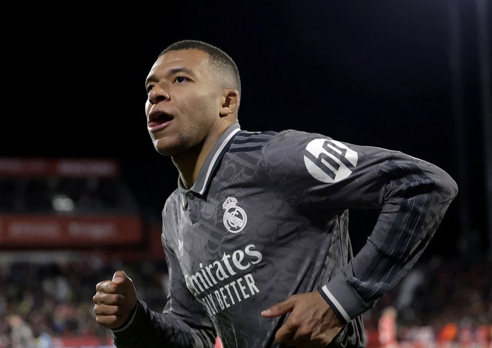Mbappe ghi bàn, Real phả hơi nóng vào Barca
