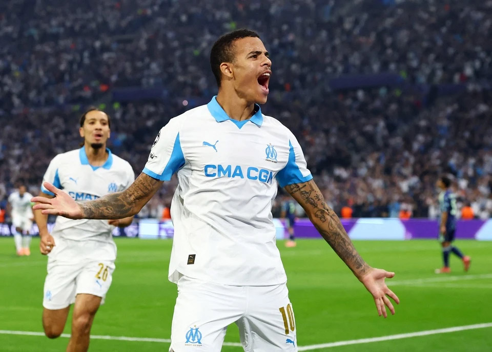 Greenwood tỏa sáng ở Champions League