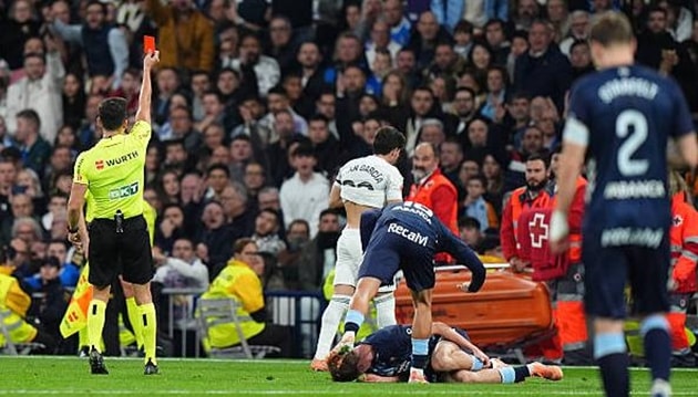 Thảm họa Bernabeu: Real Madrid thua Celta Vigo với 9 người