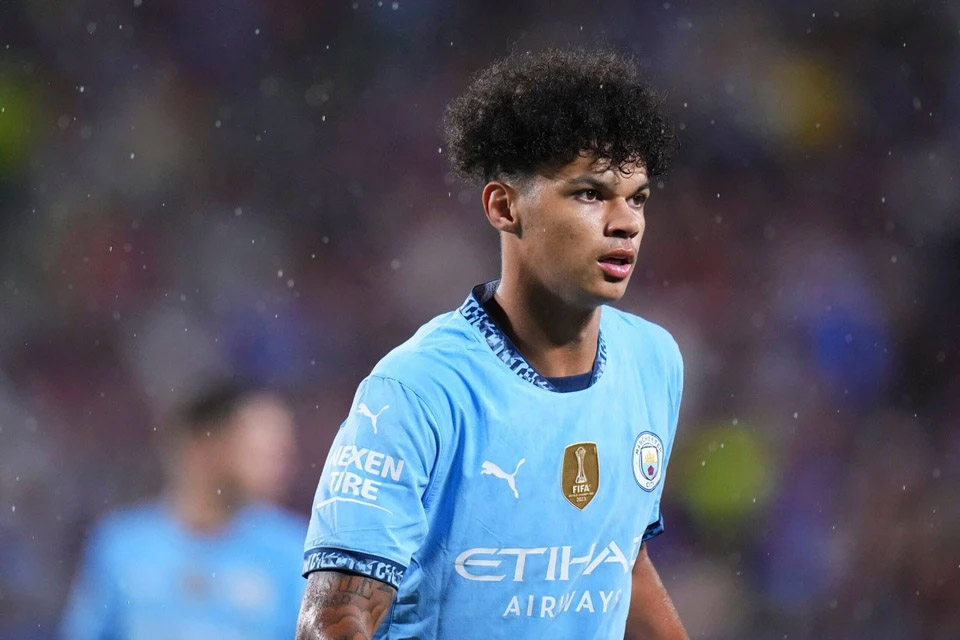 Pep Guardiola ngăn cản Chelsea