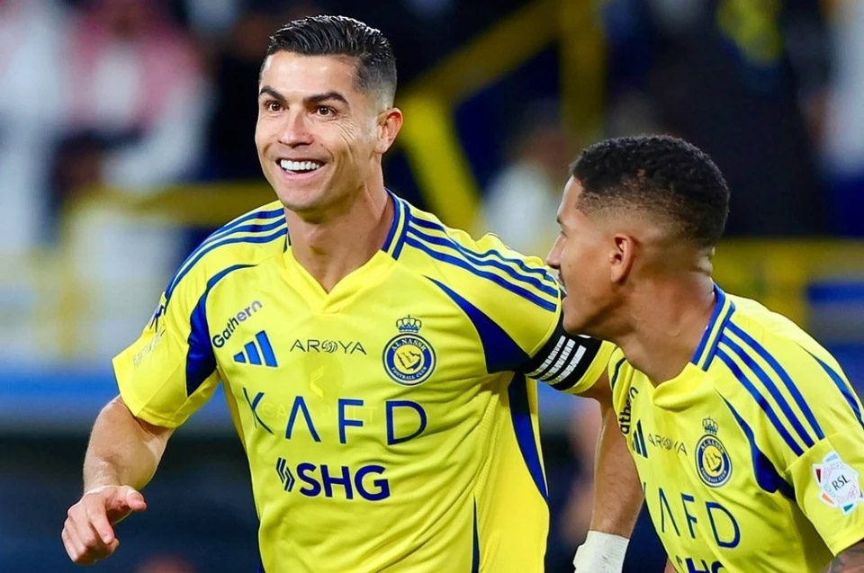 Ronaldo thăng hoa trước thềm tứ kết Nations League