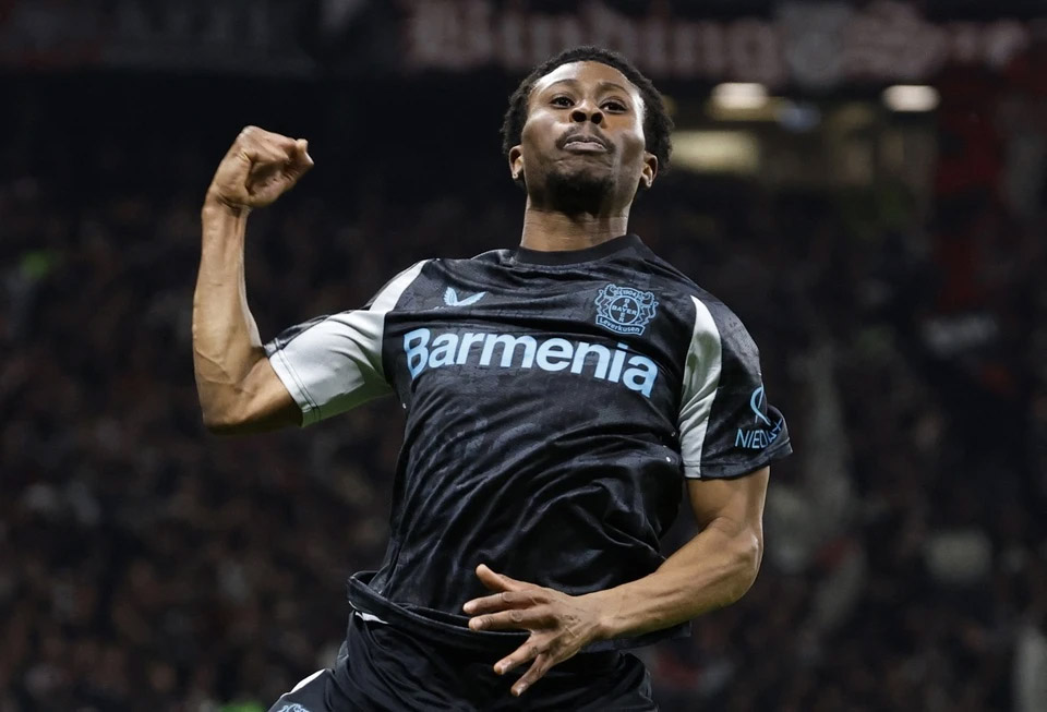 Leverkusen bất bại 22 trận liên tiếp