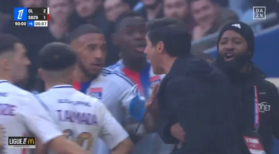 Bóng đá Pháp rung chuyển