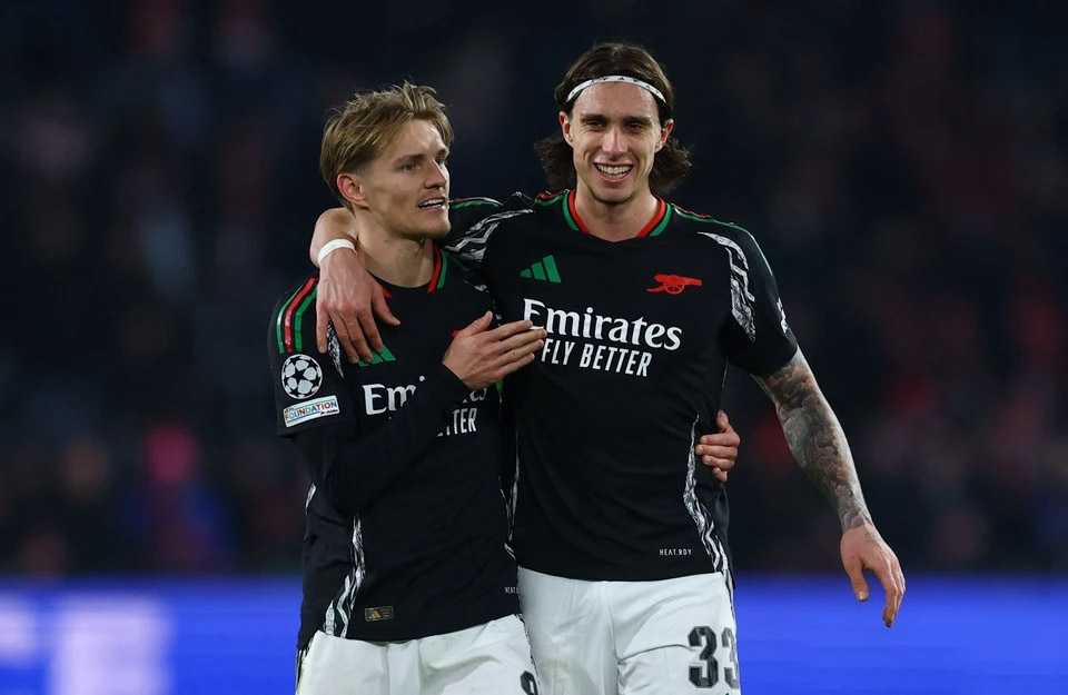 Arsenal gây sửng sốt