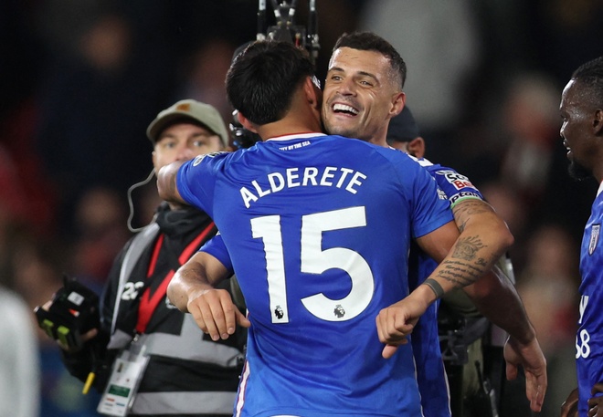 Sunderland thăng hoa tại Premier League