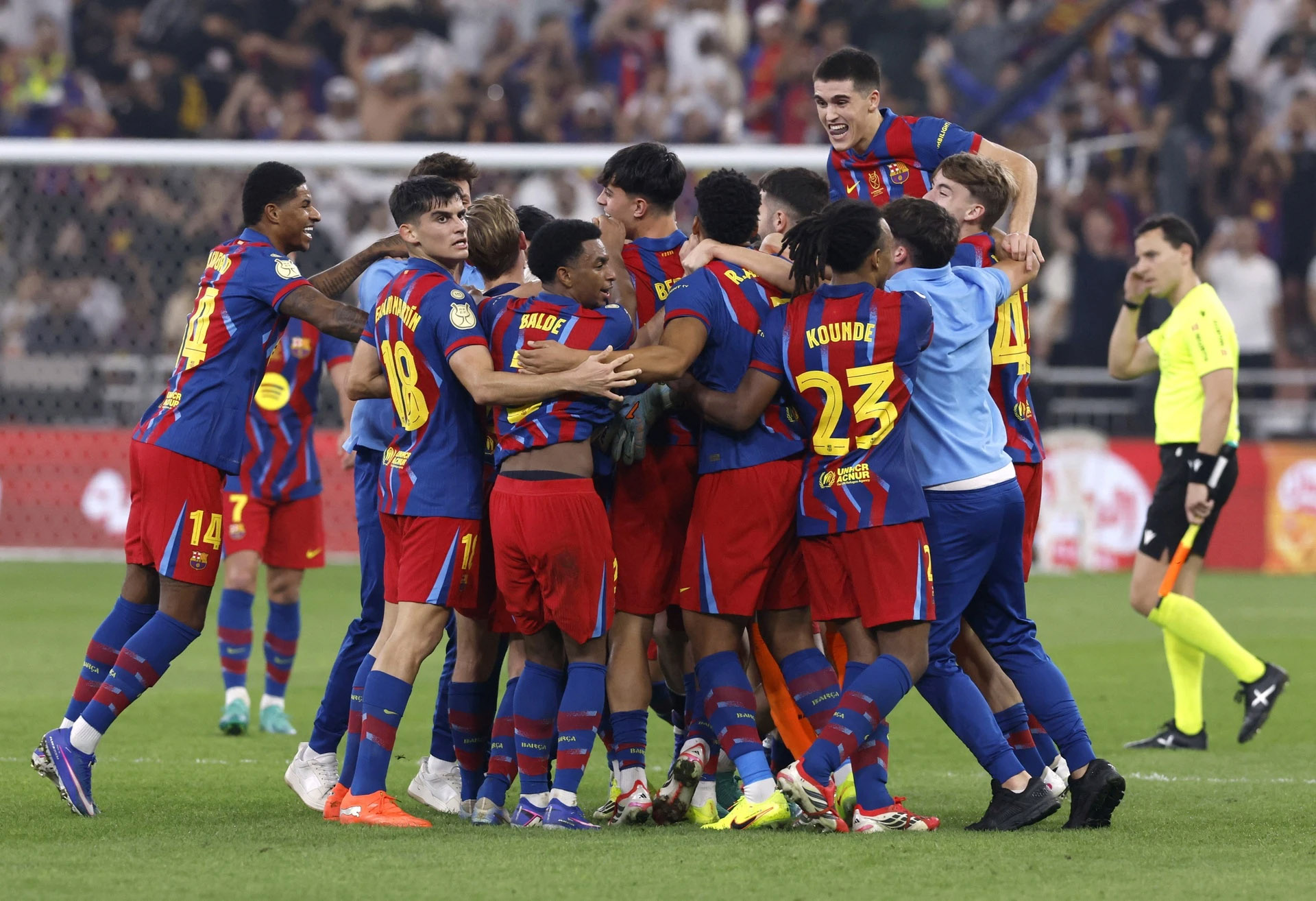 Real Madrid lại mất danh hiệu vào tay Barcelona