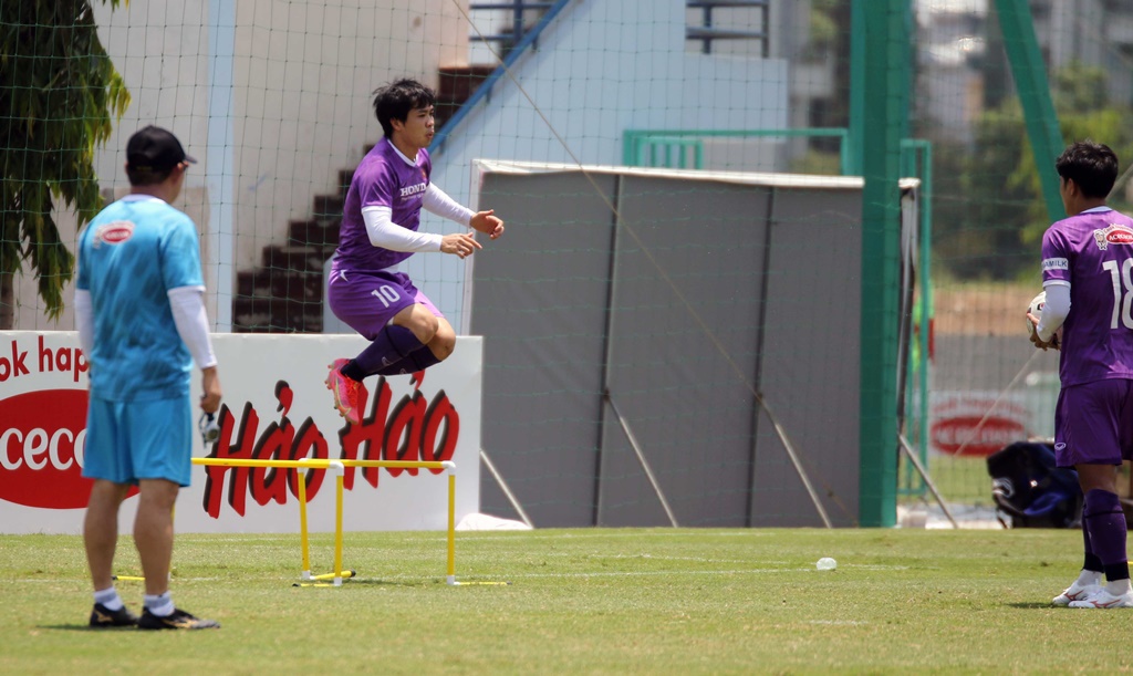 Công Phượng lại 2 lần ‘nổ súng’, thầy Park ôm cả một trời vui sang UAE