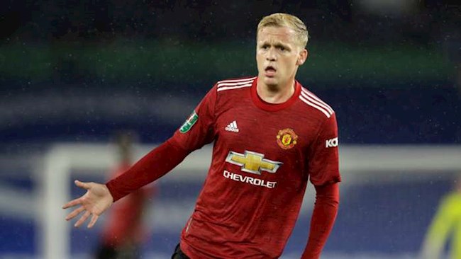 Juan Mata bất ngờ với pha kiến tạo ở đẳng cấp cao của Van de Beek