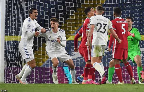 Vòng 4 Premier League: Thành Manchester gặp khó